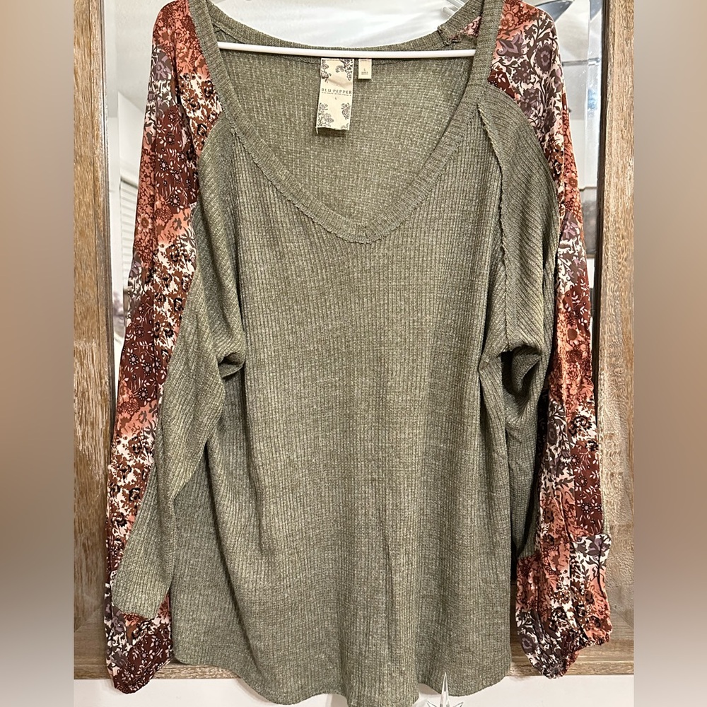 Blu Pepper Knit V neck top